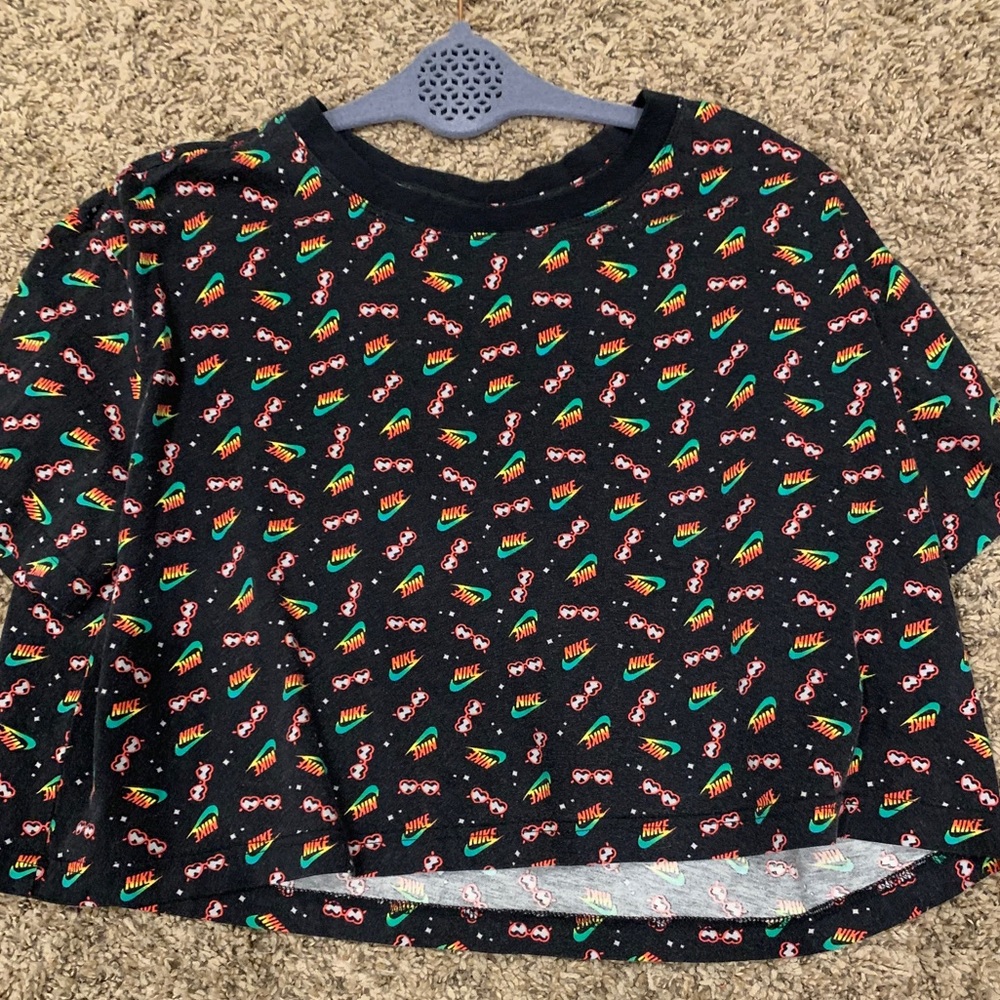NIKE cropped tee